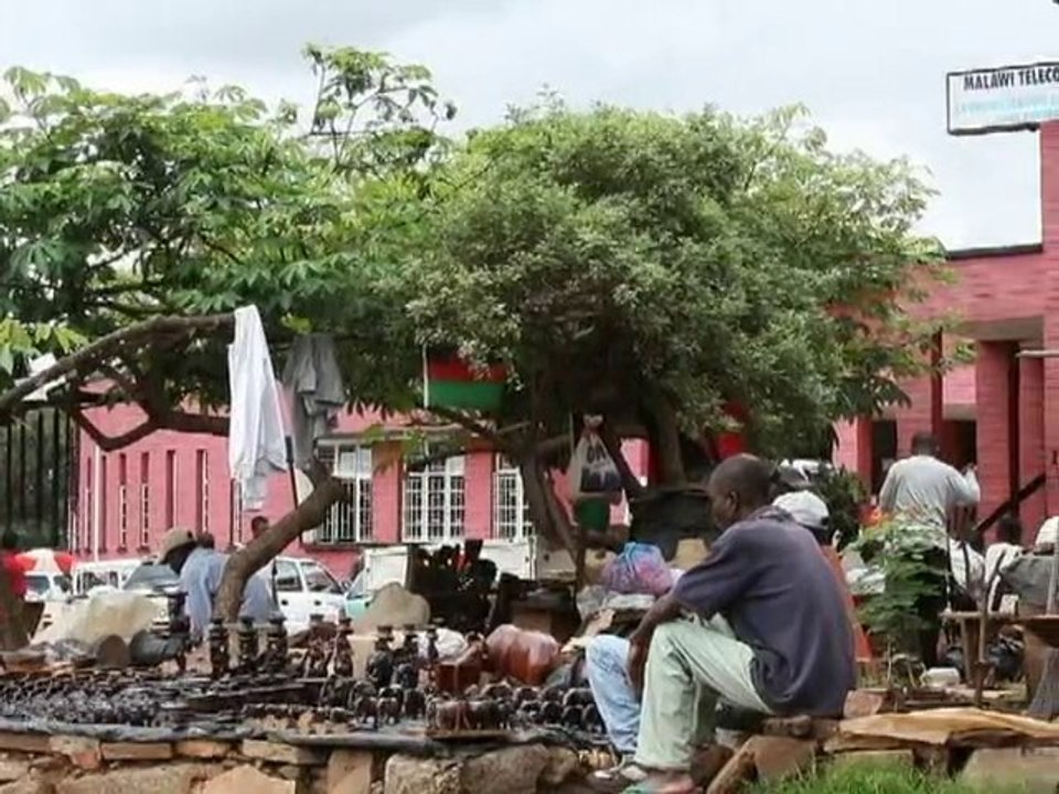 SNTV - Madonna shows Mercy to Guy