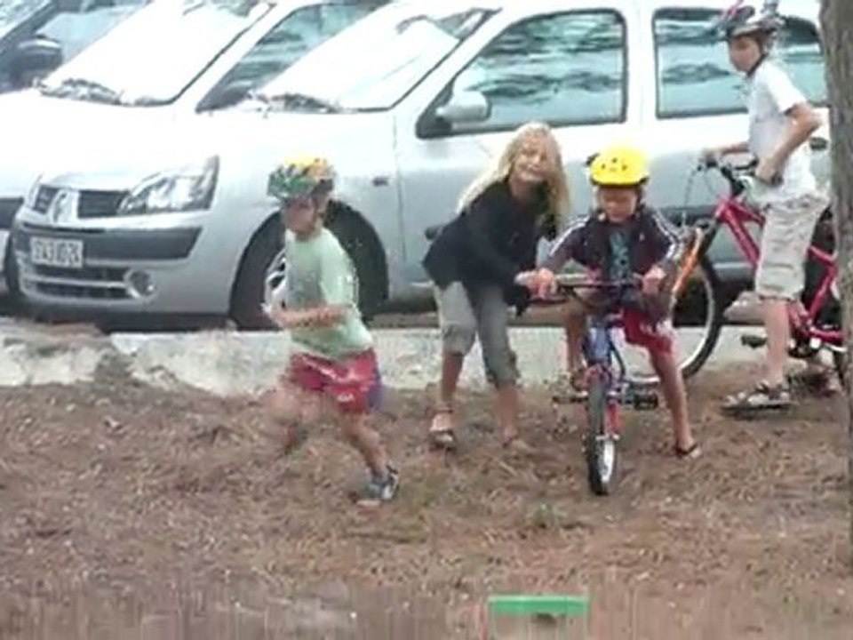 20100811 Mathieu et Nico en vélo Lacanau