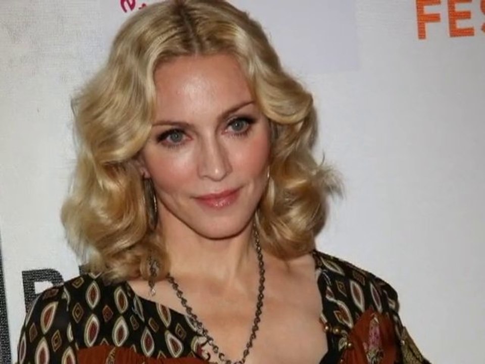 SNTV - Americans with British accents