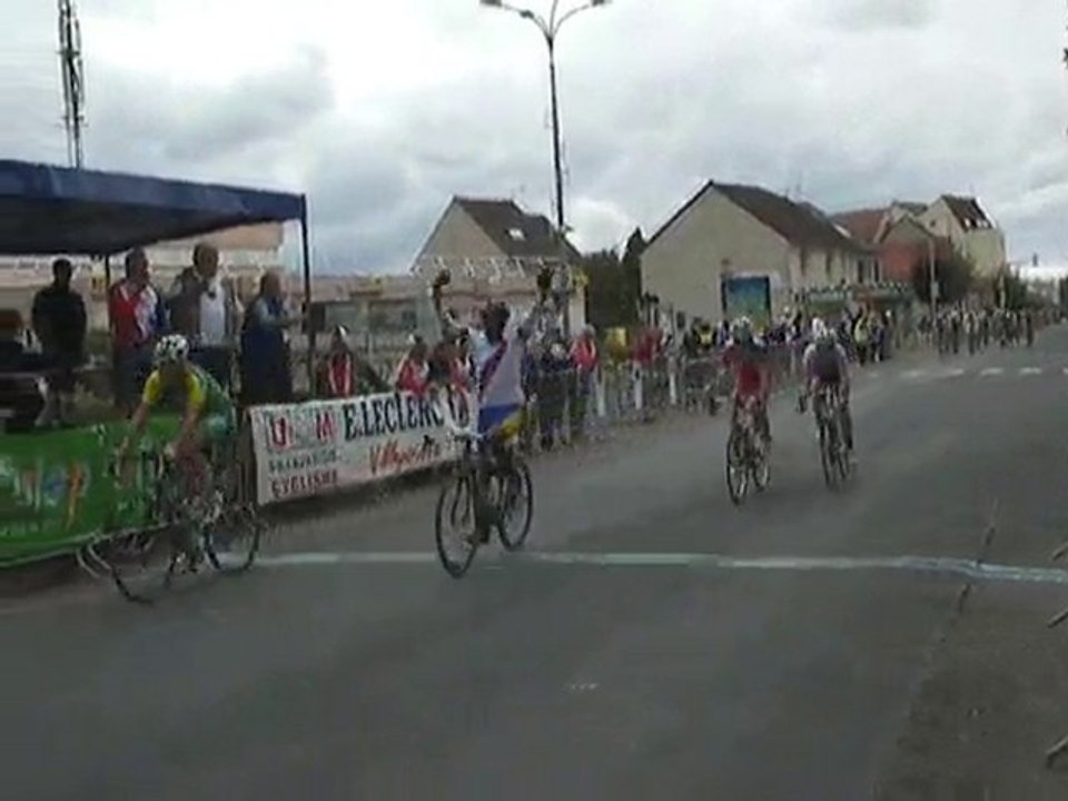 Arrivée 2eme cat Villeparisis 2010