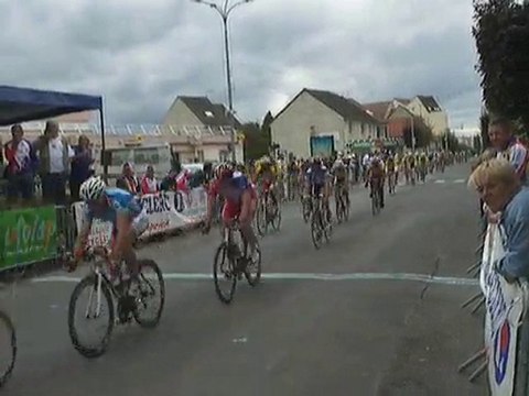 Arrivée 2eme cat part 2 Villeparisis 2010