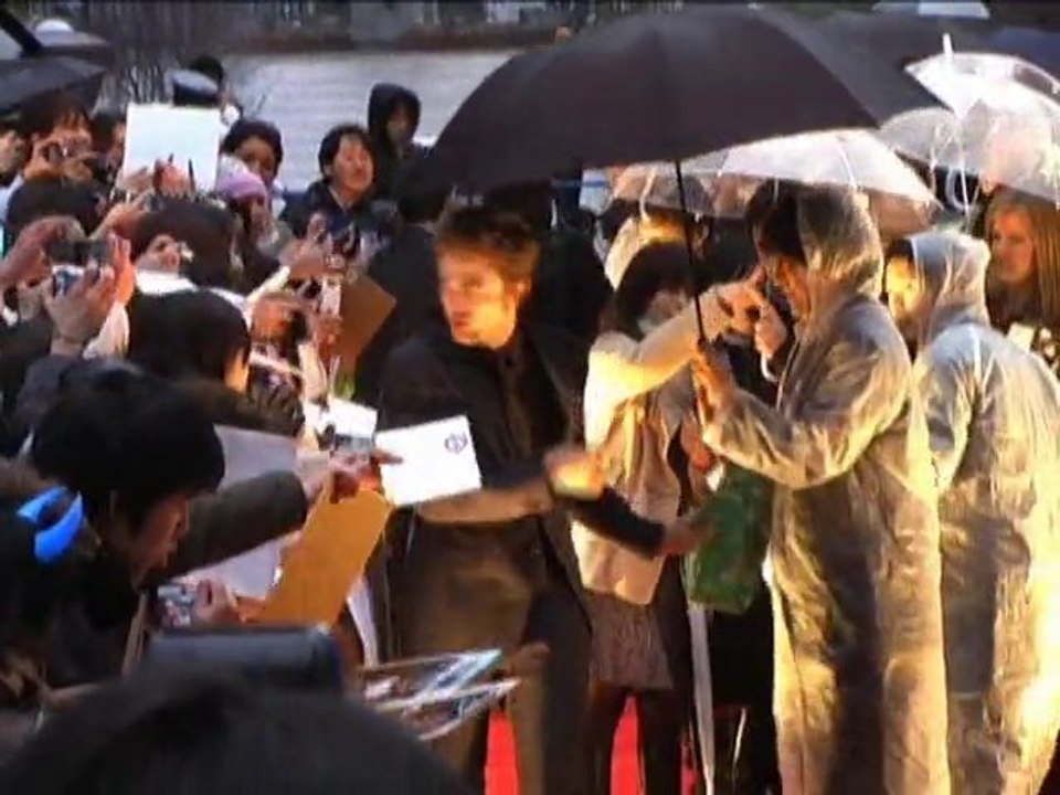 SNTV- RPattz says he's single