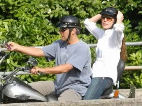 SNTV - Women who go looney for Clooney