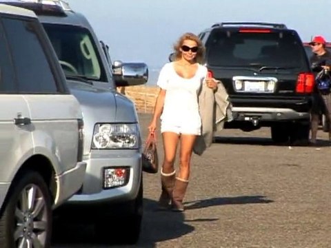 SNTV - Pam Anderson lives in a trailer