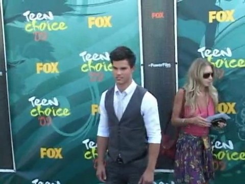 SNTV - Latest celebrity gossip