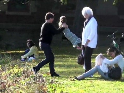 SNTV - Tom and the fam cruise Boston