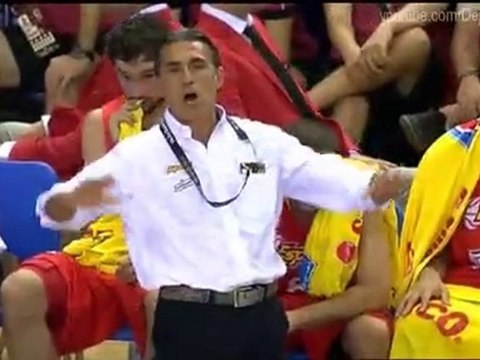 Nicolas Batum dunk vs Spain (08.28.2010)