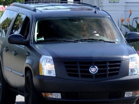 SNTV -Becks texts while driving