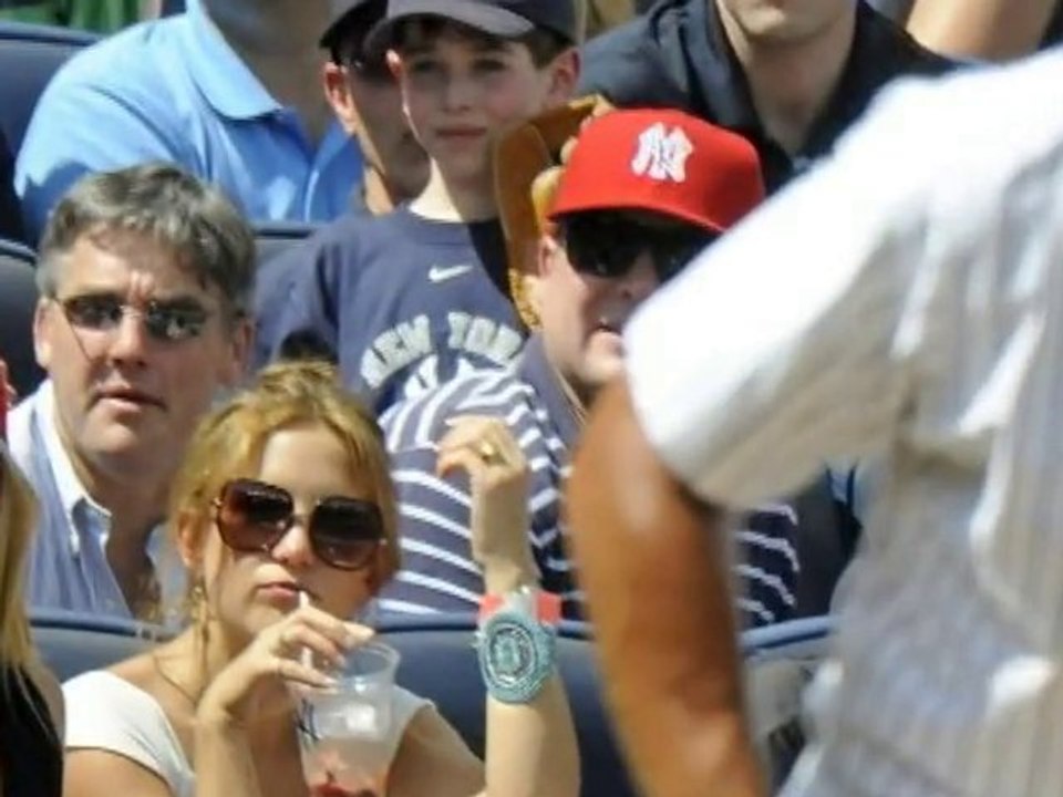 SNTV - Celebrities love their baseball