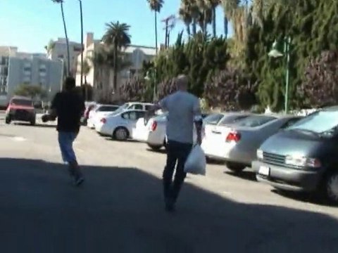 SNTV - Bruce Willis Plays Nice