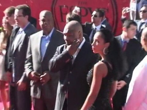 SNTV - Mike Tyson V. Paparazzo