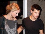 SNTV - Swift says she's not dating Lautner