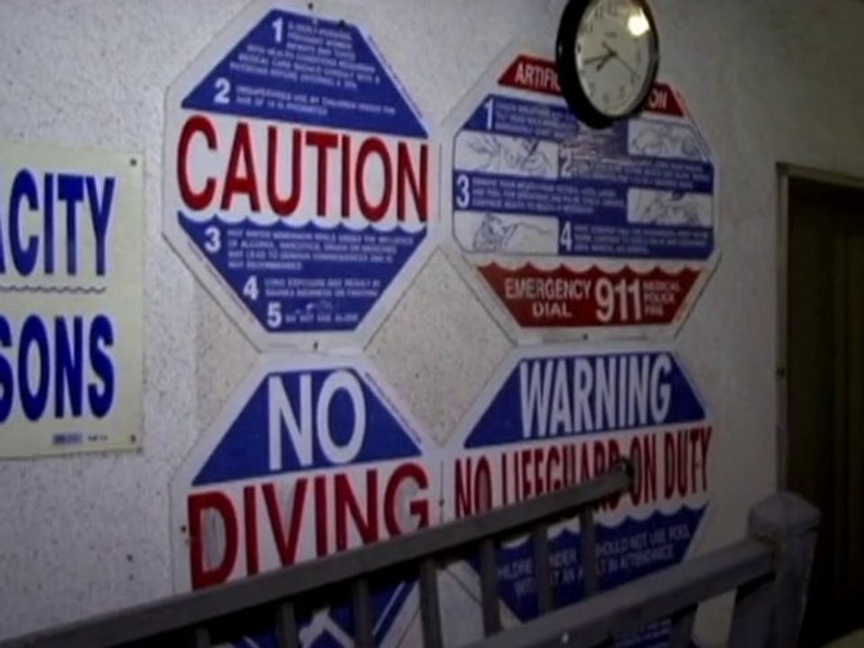 SNTV - Car makes pool splash