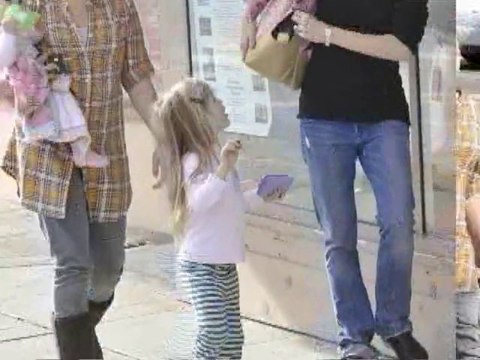 SNTV - Jen and Violet get crafty