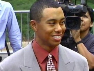SNTV - Tiger returns to golf