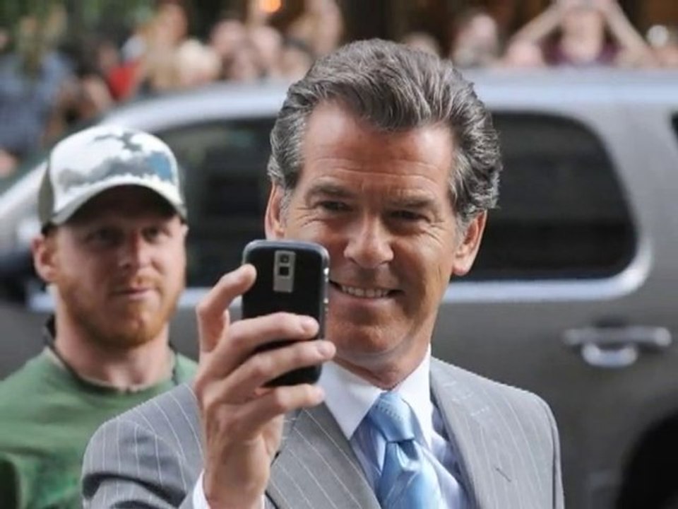 SNTV - When celebrities go paparazzi