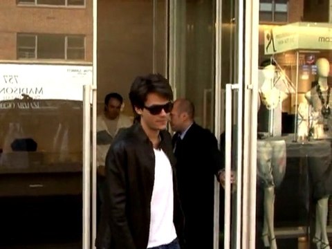 SNTV - John Mayer is an A-hole