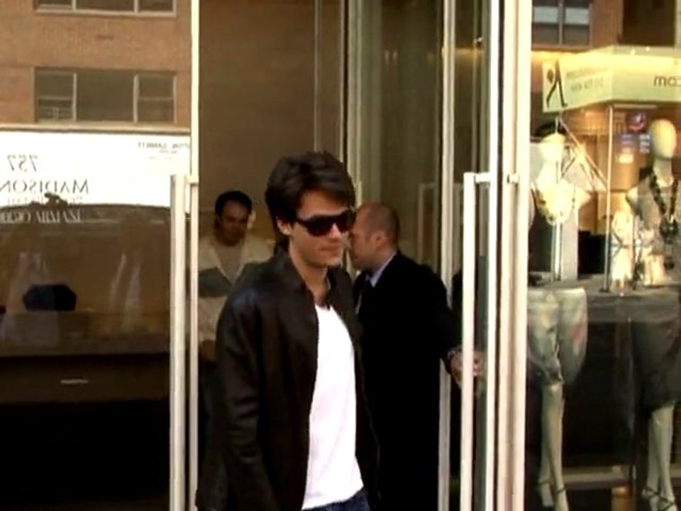 SNTV - John Mayer is an "A-hole"