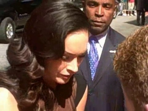 SNTV - Megan Fox's thumb model