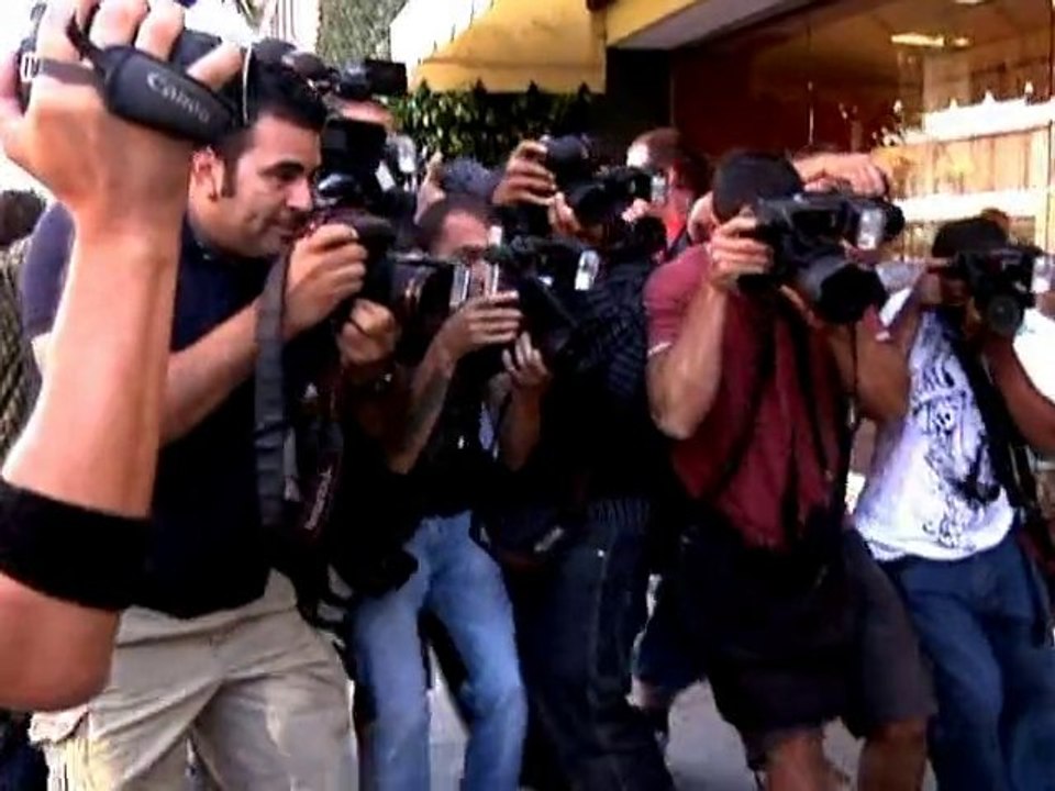 SNTV - Kim Kardashian nails it!