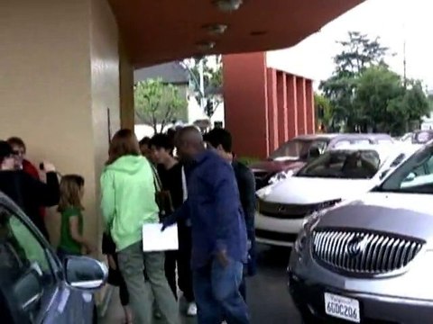 SNTV - Jonas Brothers mobbed