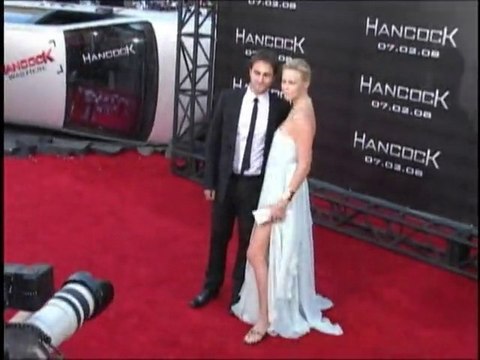 SNTV - Keanu dating Theron?