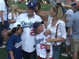 SNTV - Larry King giving marriage another shot