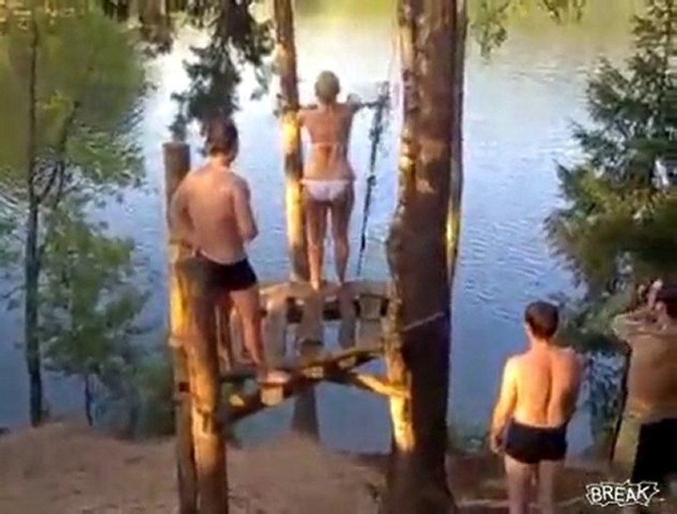 bionda fallisce il salto dall altalena