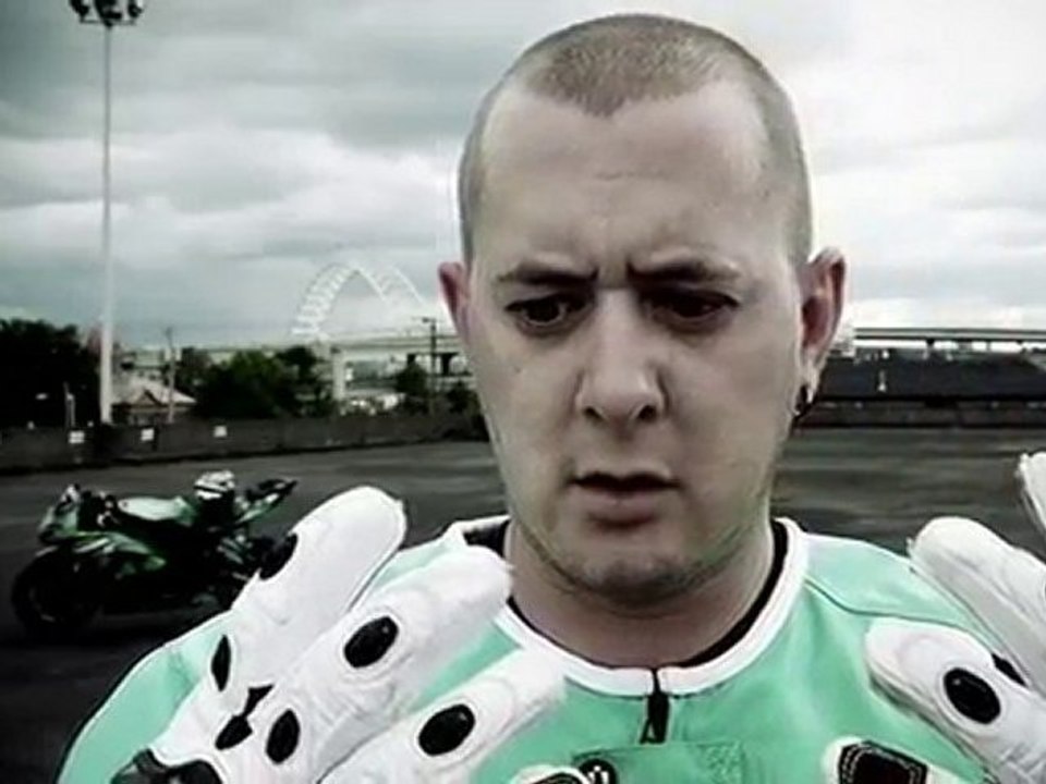 Stunt Moto - ICON - Cool Hero Pan Shots