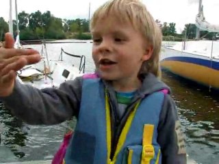 Юнги от 3 лет соревнуются на яхтах