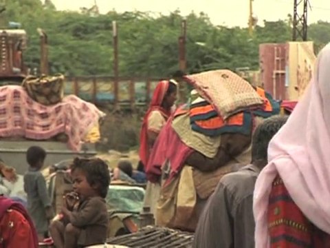 Pakistan's displaced increasingly desperate