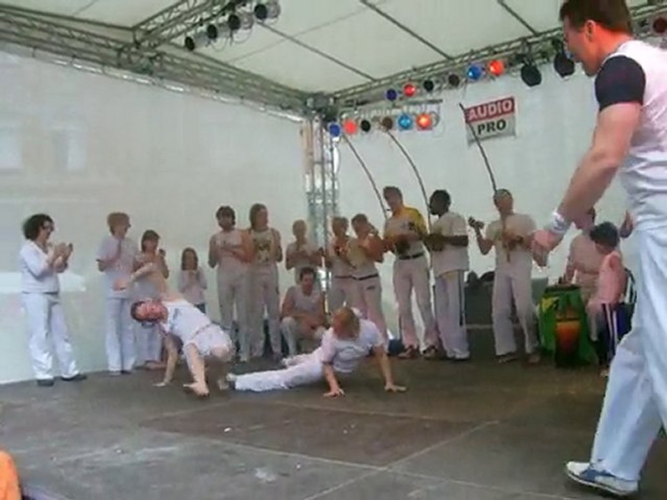 Roda da capoeira gingapura brn 2010 part 03