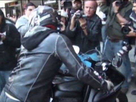 SNTV - Brad Pitt en panne