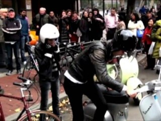 SNTV - Des stars en Vespa