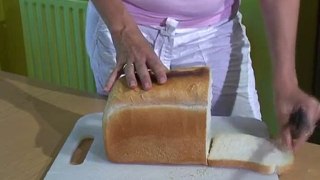Left handed bread knife - cut straight slices lefthanded