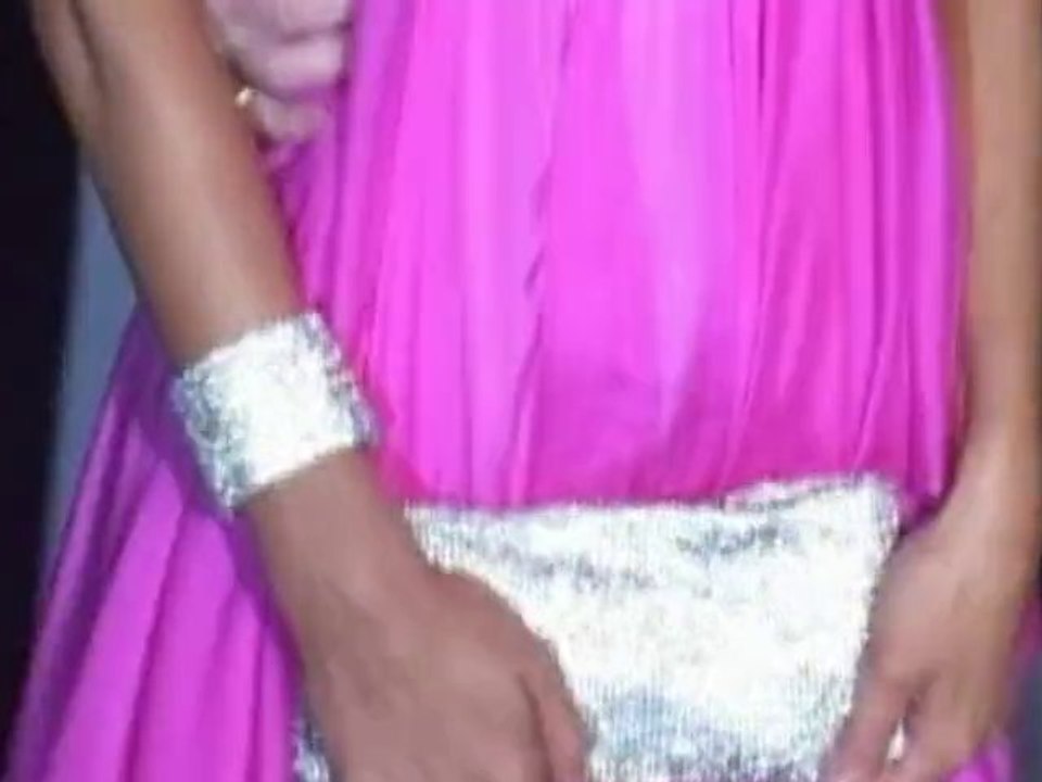 SNTV - Exklusiv : Paris Hiltons "Kaugummi"