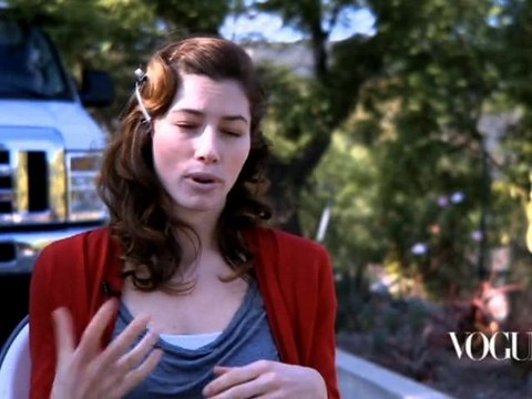 SNTV - Jessica pose pour Vogue