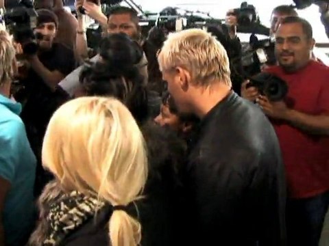 SNTV - Katie Price arrive à LAX