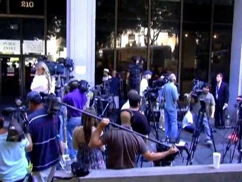 SNTV - Les stars au cœur des médias