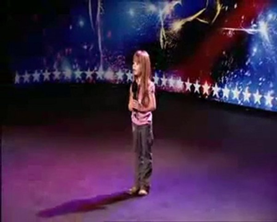 Adorable 6 Year Old Girl With a Great Voice