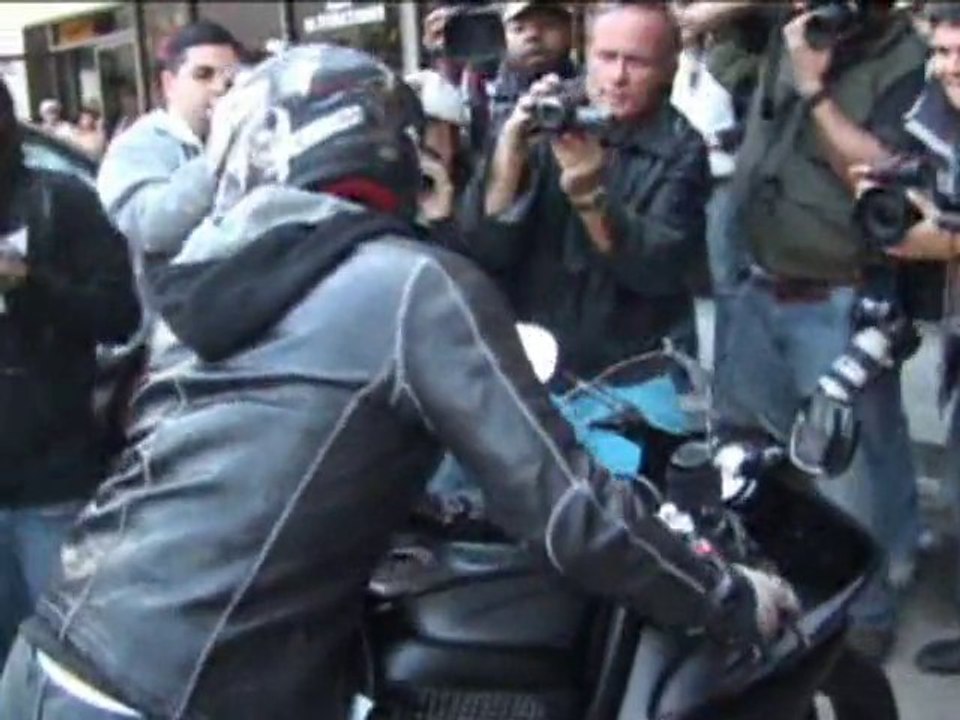 SNTV - Exklusiv: Brad Pitt liebt sein Bike