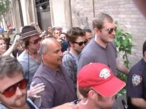 SNTV - Exklusiv: RPattz bei der Comic-Con