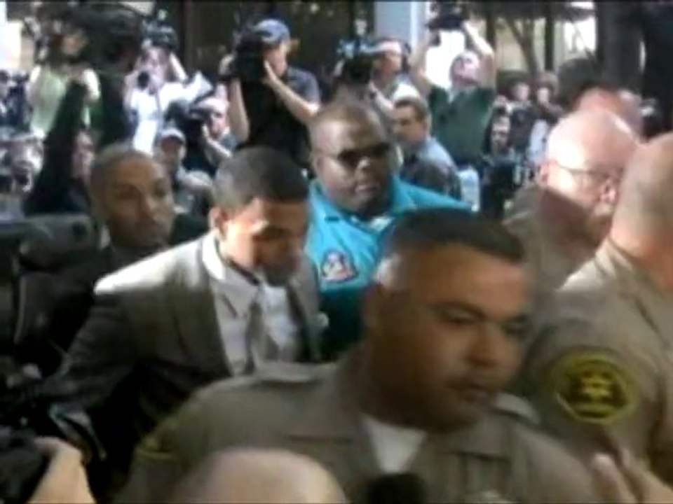 SNTV - Exklusiv: Chris Browns loses Mundwerk