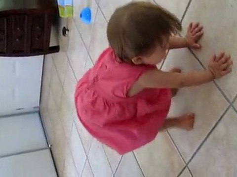 Marion marche... et tombe... 1ère bosse!