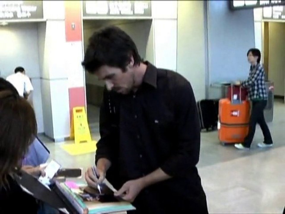 SNTV - Exklusiv: Stars sagen 'I'm sorry'