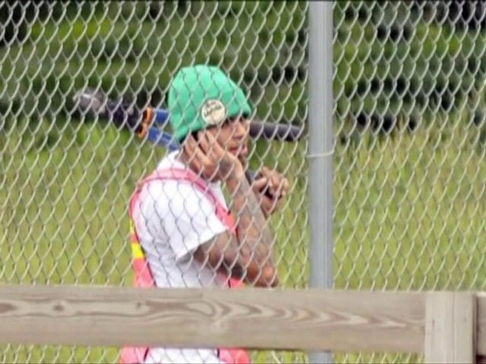 SNTV - Exklusiv: Chris Browns 'Arbeit'