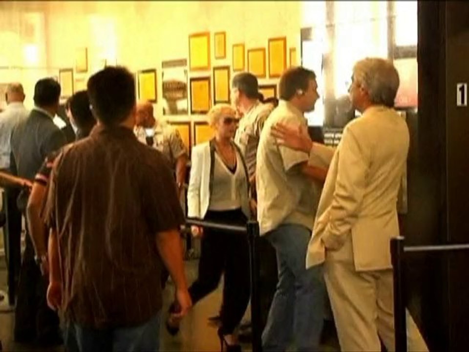 SNTV - Exklusiv: Lilo shoppt und feiert