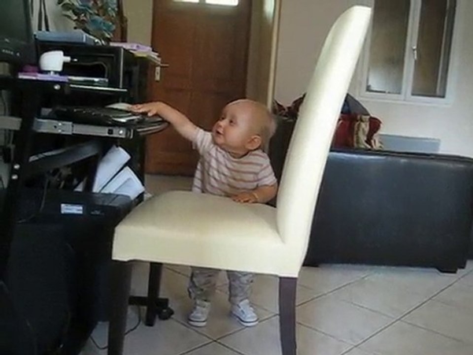 Florian marche jusqu'au pc...