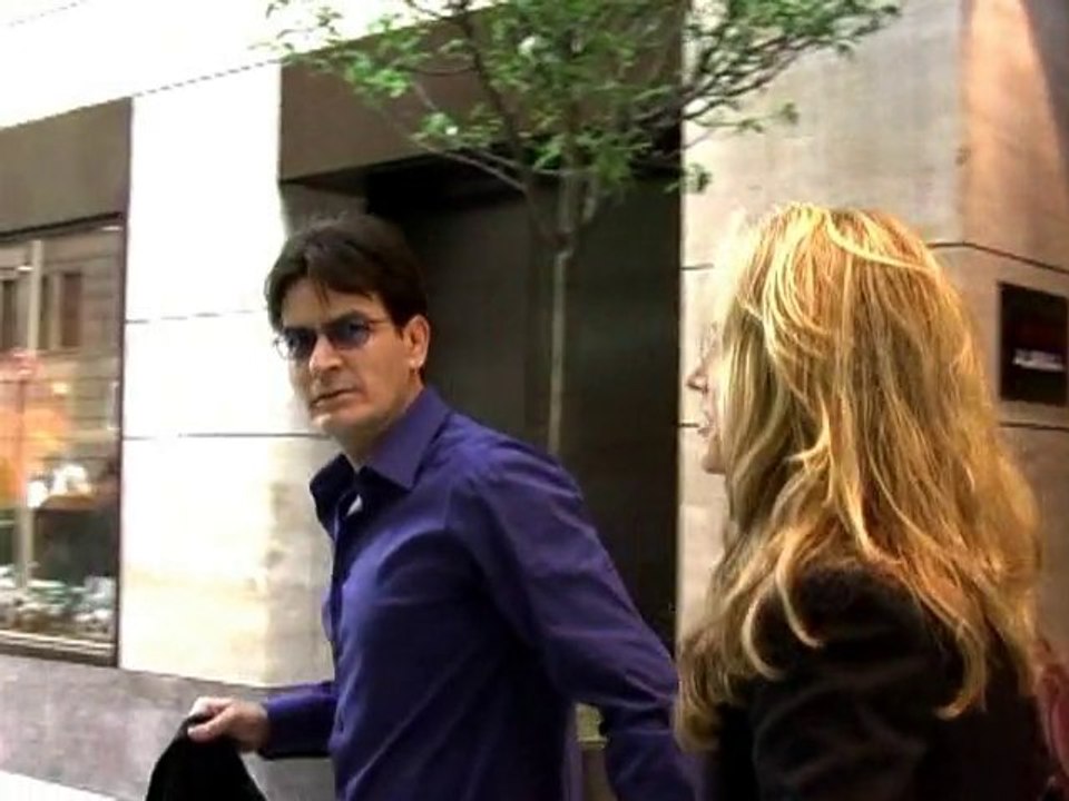 SNTV - Exklusiv: Charlie Sheen verhaftet