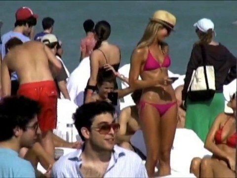 SNTV - Exklusiv: Stars entfliehen dem Winter